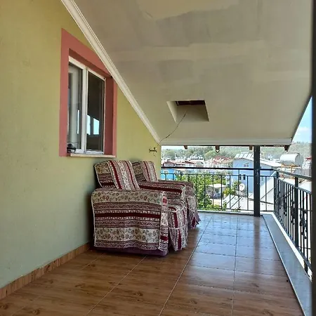 Sunshine Guest House With Terrace Bed and Breakfast